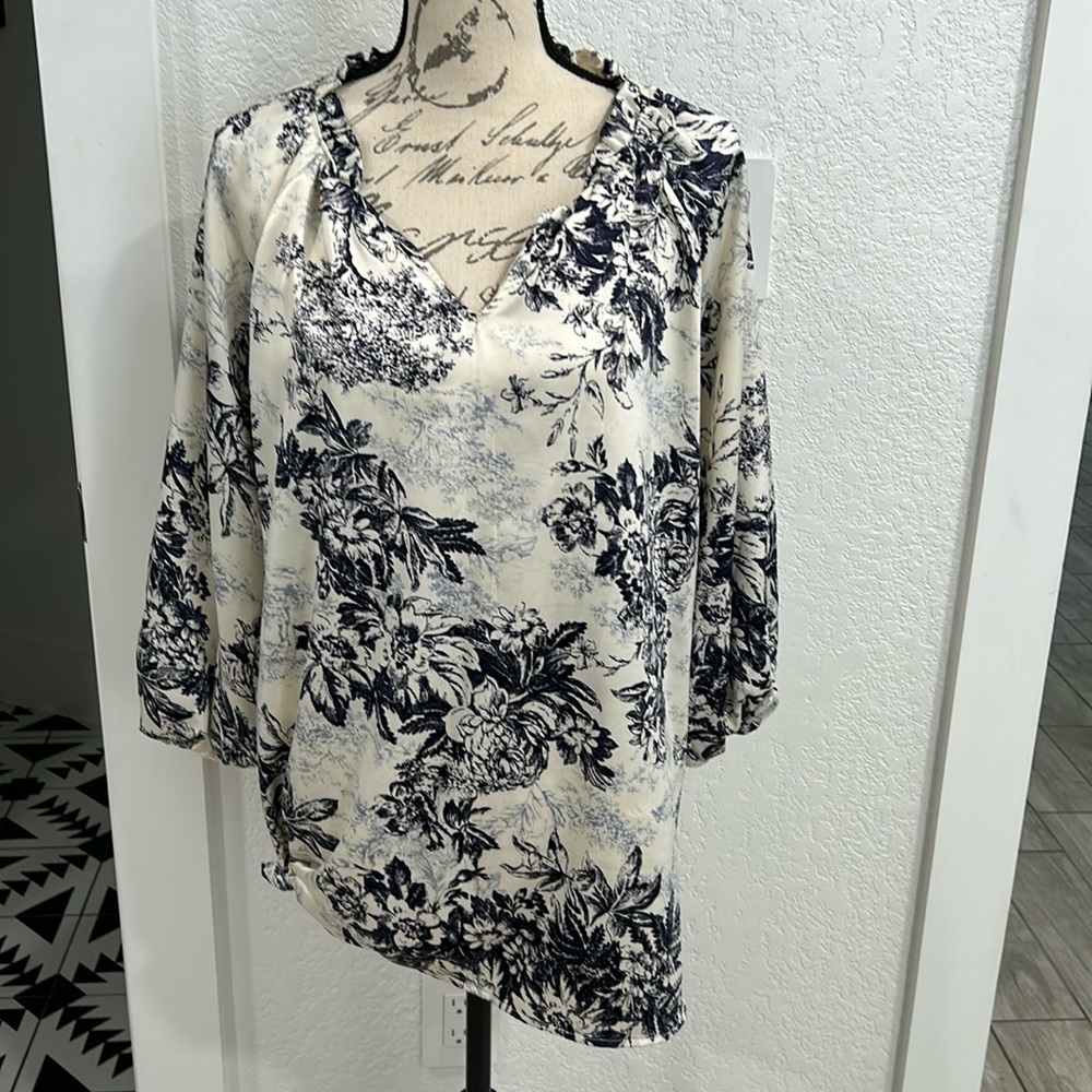 Ces Femme silky blouse blue and off white print